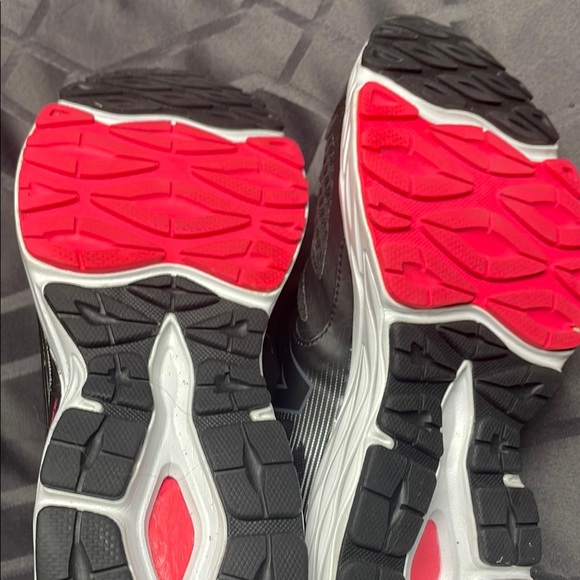 New Balance Black and Gray Sneakers - Picture 3 of 4